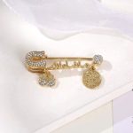 دبوس حماية إسلامي للأطفال مزين بأحجار الراين – آية الكرسي «ما شاء الله» – أبيض