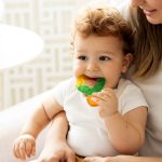 ⁦Wee Baby Water-Filled Teether (4m+) – Cooling Relief for Teething Babies⁩ - الصورة ⁦2⁩