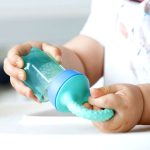 ⁦Wee Baby Fruit Feeder (6M+) - Safe Baby Food Nibbler & Teething Soother⁩ - الصورة ⁦6⁩