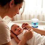 ⁦Wee Baby Soft Cotton Buds – Hygienic & Baby-Safe Ear and Skin Cleaning Swabs - 100Pcs⁩ - الصورة ⁦3⁩