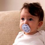 ⁦Wee Baby Round Teat Soother Pure 6-18m - Baby Blue⁩ - الصورة ⁦4⁩