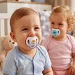 ⁦Wee Baby Day & Night Soother no.2 / 6-18 Glow in the Dark - Blue⁩ - الصورة ⁦5⁩